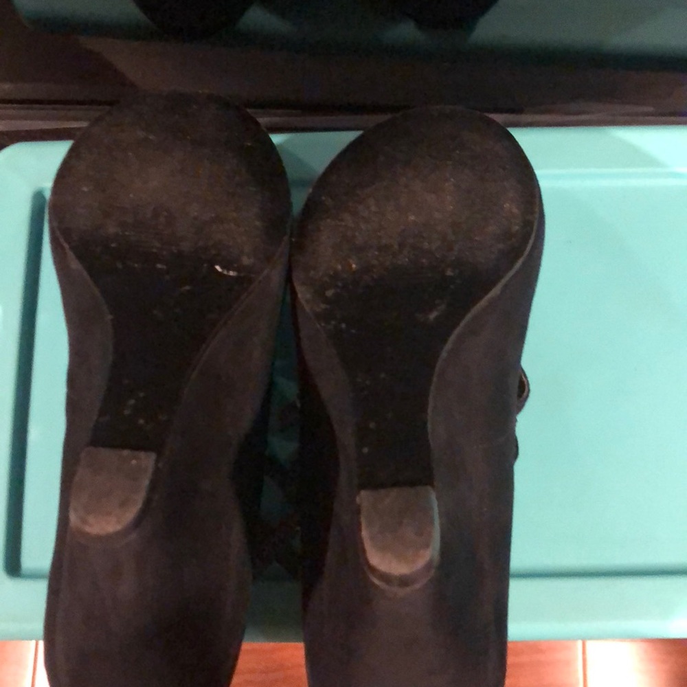 Shoes - Picture 5 of 7